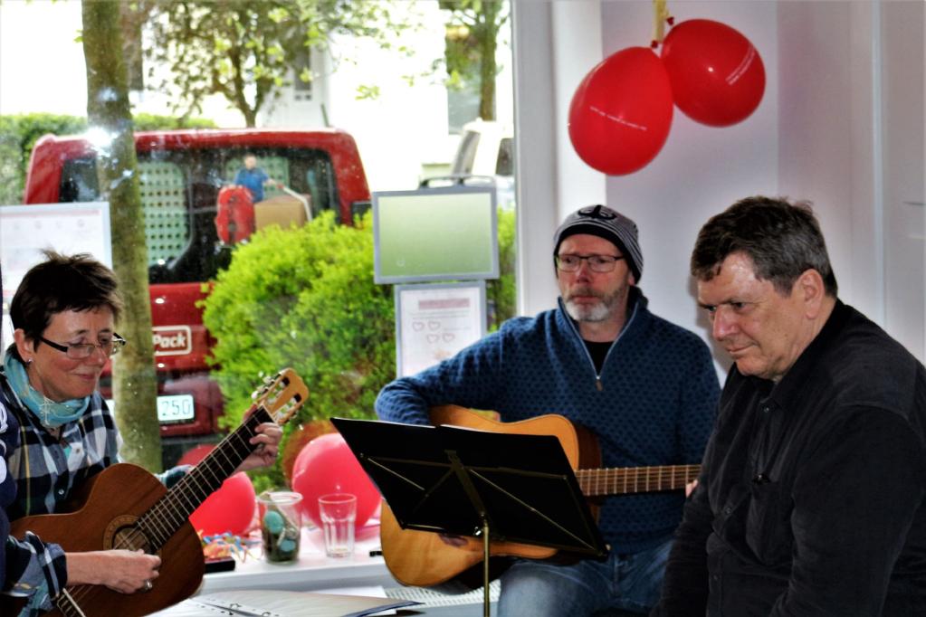 Angelika, Michael und Ronald live in einer Begegnungsstätte der Ev.Stiftung Alsterdorf